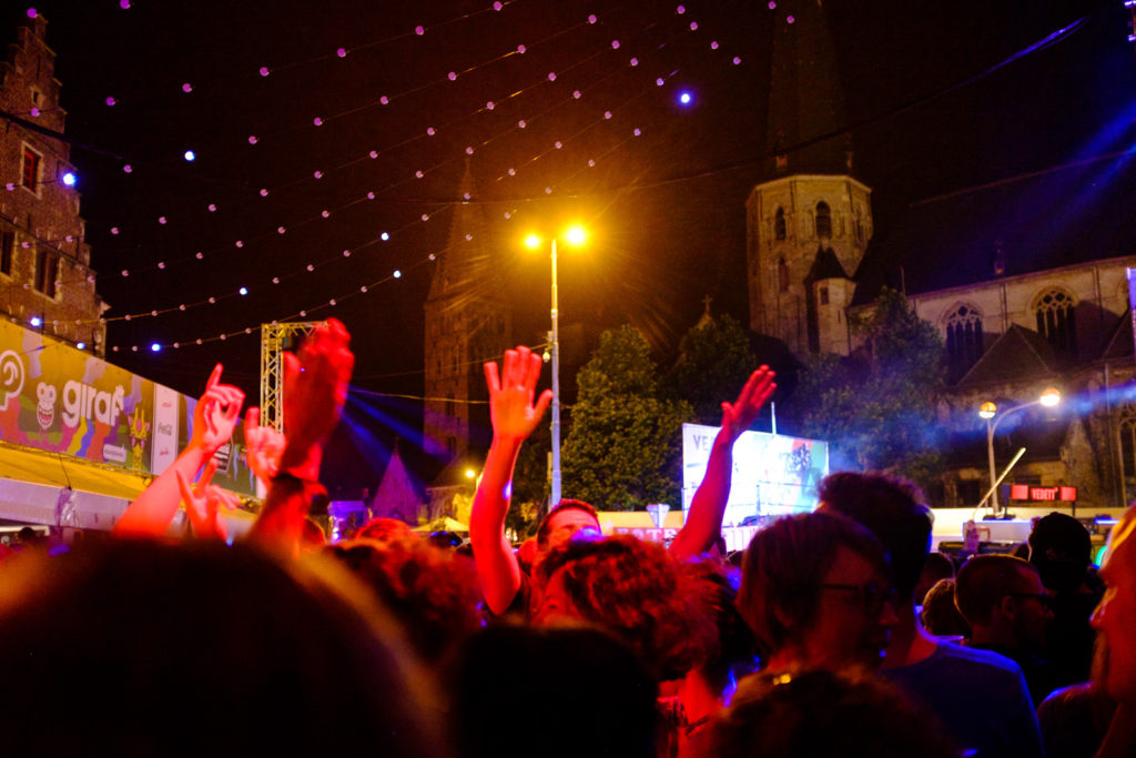 Party at Vlasmarkt, day and night